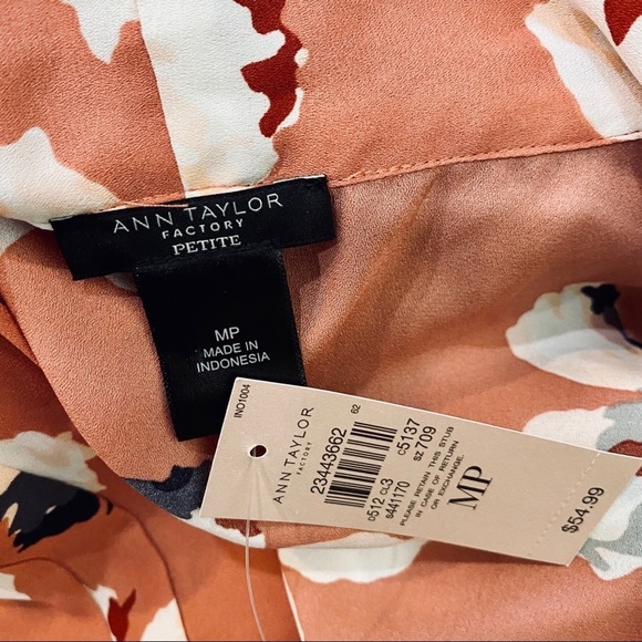 NWT Ann Taylor Factory Petite Floral Wrap Blouse *Host Pick*💗🎉 - Picture 4 of 5